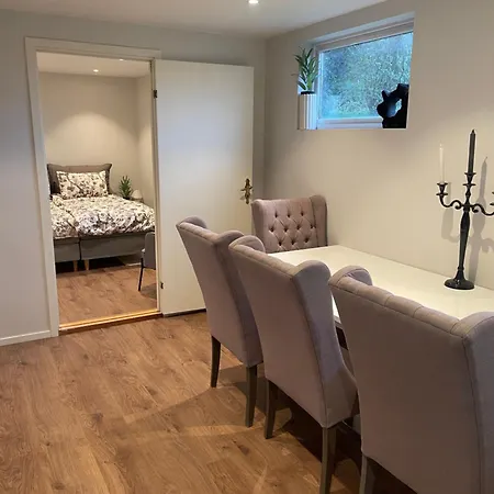 Lovely By The Sea With Shared Kitchen And Bathroom Gasthof *