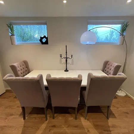 Lovely By The Sea With Shared Kitchen And Bathroom *
